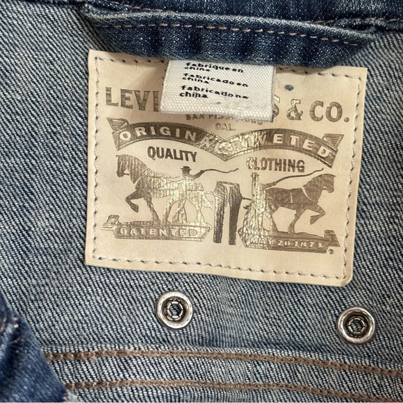 Levi's Blue Denim Jacket with Pink Accents - Picture 4 of 8